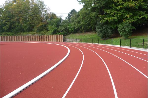 Aanleg kunststof atletiekpiste in PU - Sportinfrabouw NV